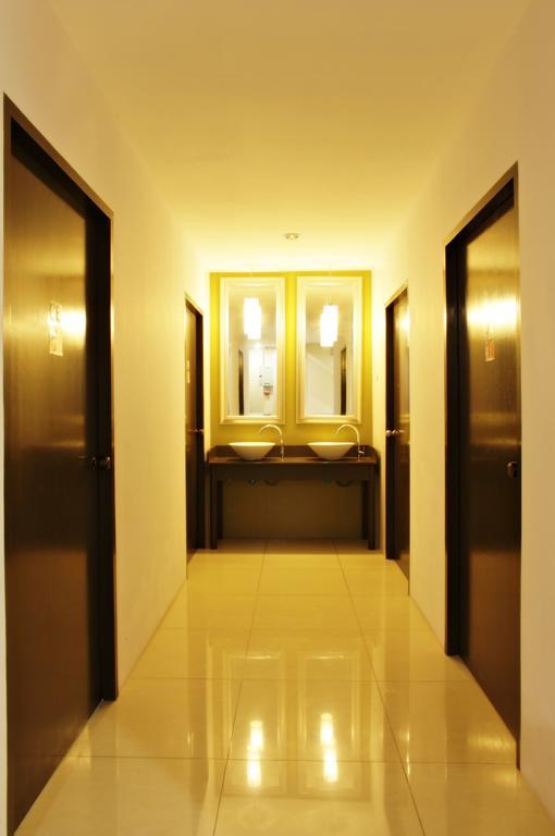 Link Corner Hostel Бангкок Экстерьер фото