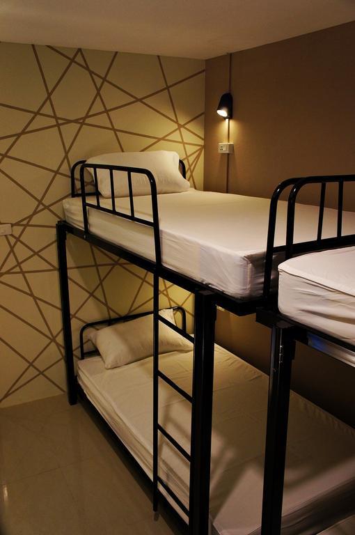 Link Corner Hostel Бангкок Экстерьер фото